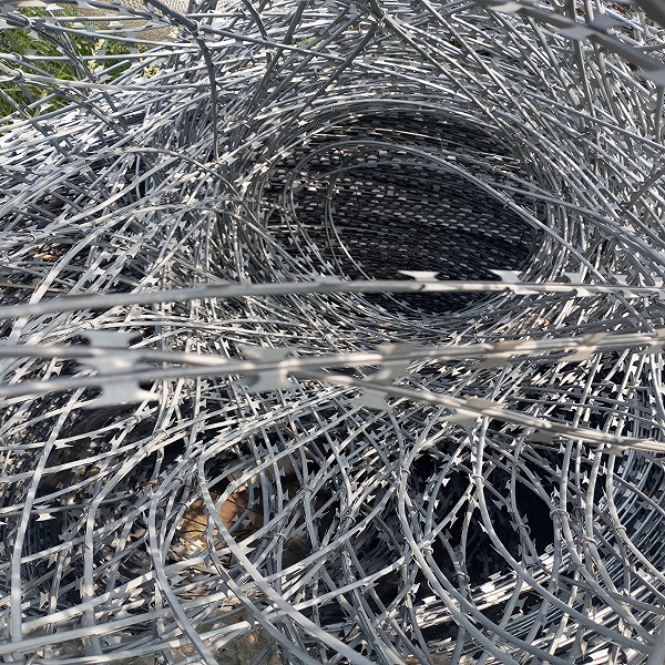 Проволока колючая стальная